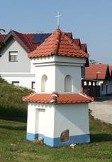 https://upload.wikimedia.org/wikipedia/commons/thumb/9/98/Kozoj%C3%ADdky%2C_kapli%C4%8Dka_%281%29.jpg/1024px-Kozoj%C3%ADdky%2C_kapli%C4%8Dka_%281%29.jpg
