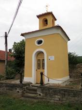 M��any, kapli�ka se zvonic�.jpg