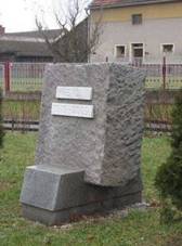 Pam�tn�k v K�enovech (Q66056268).jpg