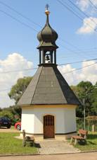 https://upload.wikimedia.org/wikipedia/commons/thumb/4/49/Mo%C4%8Derady%2C_chapel.jpg/800px-Mo%C4%8Derady%2C_chapel.jpg