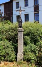 https://upload.wikimedia.org/wikipedia/commons/thumb/e/ef/Pa%C5%99ezov%2C_crucifix.jpg/800px-Pa%C5%99ezov%2C_crucifix.jpg