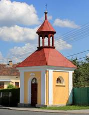 https://upload.wikimedia.org/wikipedia/commons/thumb/f/f2/Bl%C3%AD%C5%BEejov%2C_P%C5%99%C3%ADvozec%2C_chapel.jpg/1280px-Bl%C3%AD%C5%BEejov%2C_P%C5%99%C3%ADvozec%2C_chapel.jpg