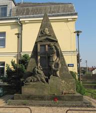 Prosenice, pomn�k.jpg