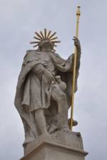 Hustope�e-sloup-Nejsv�t�j��-Trojice-socha2015b.jpg