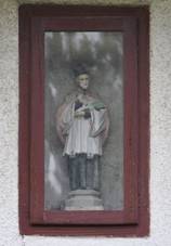 Hustope�e-ulice-T�bory-d�m661-47-socha2015.jpg