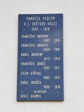 https://upload.wikimedia.org/wikipedia/commons/thumb/0/09/Ka%C5%A1nice-radnice-pam%C4%9Btn%C3%AD-deska2023.jpg/800px-Ka%C5%A1nice-radnice-pam%C4%9Btn%C3%AD-deska2023.jpg