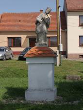 https://upload.wikimedia.org/wikipedia/commons/thumb/1/16/M%C4%9Bl%C4%8Dany_-_sv_Jan_Nepomuck%C3%BD.jpg/800px-M%C4%9Bl%C4%8Dany_-_sv_Jan_Nepomuck%C3%BD.jpg