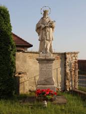 https://upload.wikimedia.org/wikipedia/commons/thumb/e/e8/Syrovice_-_sv_Jan_Nepomuck%C3%BD.jpg/800px-Syrovice_-_sv_Jan_Nepomuck%C3%BD.jpg