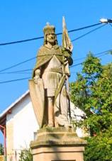https://upload.wikimedia.org/wikipedia/commons/thumb/f/f8/B%C5%99ezka_u_Libun%C4%9B_-_socha_svat%C3%A9ho_V%C3%A1clava.jpg/800px-B%C5%99ezka_u_Libun%C4%9B_-_socha_svat%C3%A9ho_V%C3%A1clava.jpg