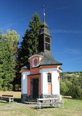 https://upload.wikimedia.org/wikipedia/commons/thumb/5/58/Benecko_kapli%C4%8Dka_2.jpg/800px-Benecko_kapli%C4%8Dka_2.jpg