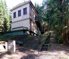 Sob�nov, upper building of the hydroelectric power plant 01.jpg