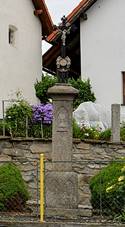 https://upload.wikimedia.org/wikipedia/commons/thumb/a/ab/Cross_by_chapel_in_Krom%C4%9B%C5%BEdice_01.jpg/1280px-Cross_by_chapel_in_Krom%C4%9B%C5%BEdice_01.jpg