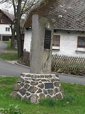 https://upload.wikimedia.org/wikipedia/commons/thumb/e/ec/Milence%2C_pomn%C3%ADk.jpg/800px-Milence%2C_pomn%C3%ADk.jpg