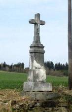 https://upload.wikimedia.org/wikipedia/commons/thumb/0/07/K%C5%99%C3%AD%C5%BE_v%C3%BDchodn%C4%9B_od_Nehodiva_%28Q66050992%29.jpg/1024px-K%C5%99%C3%AD%C5%BE_v%C3%BDchodn%C4%9B_od_Nehodiva_%28Q66050992%29.jpg