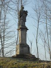 https://upload.wikimedia.org/wikipedia/commons/thumb/9/9c/Kl%C3%A1%C5%A1tern%C3%AD_Skalice_B._SvJanNepomuck%C3%BD_Celek.jpg/800px-Kl%C3%A1%C5%A1tern%C3%AD_Skalice_B._SvJanNepomuck%C3%BD_Celek.jpg