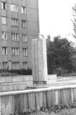 Kol�n, podstavec Leninovy ​​sochy 1990.jpg