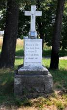 https://upload.wikimedia.org/wikipedia/commons/thumb/3/31/Kol%C3%ADn_VI%2C_wayside_cross.jpg/800px-Kol%C3%ADn_VI%2C_wayside_cross.jpg
