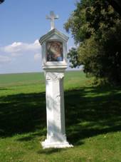 https://upload.wikimedia.org/wikipedia/commons/thumb/5/5a/Bo%C5%BE%C3%AD_Muka_Lo%C5%A1any_5.JPG/800px-Bo%C5%BE%C3%AD_Muka_Lo%C5%A1any_5.JPG