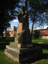 https://upload.wikimedia.org/wikipedia/commons/thumb/b/b6/Pla%C5%88any_-_pomn%C3%ADk_padl%C3%BDm_v_parku_na_rohu_Tyr%C5%A1ovy_a_F%C3%BCgnerovy_ulici.jpg/800px-Pla%C5%88any_-_pomn%C3%ADk_padl%C3%BDm_v_parku_na_rohu_Tyr%C5%A1ovy_a_F%C3%BCgnerovy_ulici.jpg