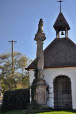 Sloup se sochou P. Marie (Neb�eziny).JPG