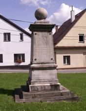 http://upload.wikimedia.org/wikipedia/commons/thumb/3/39/Janov%28BR%29-n%C3%A1m%C4%9Bst%C3%AD-2.JPG/1024px-Janov%28BR%29-n%C3%A1m%C4%9Bst%C3%AD-2.JPG