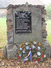 https://upload.wikimedia.org/wikipedia/commons/thumb/d/da/Svaty_Jan_t._Krsovice_E._Pamatnik.jpg/800px-Svaty_Jan_t._Krsovice_E._Pamatnik.jpg