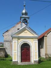 Onomy�l, kapli�ka.jpg