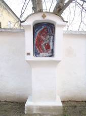 https://upload.wikimedia.org/wikipedia/commons/thumb/7/70/%C5%BDaro%C5%A1ice%2C_zastaven%C3%AD_k%C5%99%C3%AD%C5%BEov%C3%A9_cesty_13.jpg/800px-%C5%BDaro%C5%A1ice%2C_zastaven%C3%AD_k%C5%99%C3%AD%C5%BEov%C3%A9_cesty_13.jpg