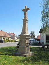 https://upload.wikimedia.org/wikipedia/commons/thumb/1/10/%C5%BDeravice%2C_k%C5%99%C3%AD%C5%BE.jpg/800px-%C5%BDeravice%2C_k%C5%99%C3%AD%C5%BE.jpg