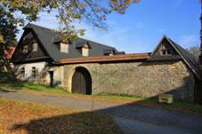 Orlick� Podh���, Dobr� Voda, old farm.jpg