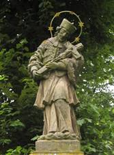 https://upload.wikimedia.org/wikipedia/commons/e/ee/%C5%98etov%C3%A1%2C_socha_svat%C3%A9ho_Jana_Nepomuck%C3%A9ho.jpg