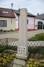 World War I memorial in Mi�etice, Bene�ov District.jpg