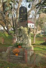 Pomn�k padl�m na n�vsi v Jen�ic�ch (Q78790687).jpg