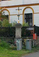 https://upload.wikimedia.org/wikipedia/commons/thumb/6/65/Love%C4%8Dkovice%2C_Kn%C3%ADnice%2C_house_No_45.jpg/1280px-Love%C4%8Dkovice%2C_Kn%C3%ADnice%2C_house_No_45.jpg