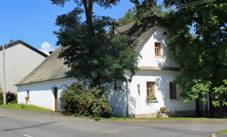 https://upload.wikimedia.org/wikipedia/commons/thumb/0/03/Makov%2C_house_No._24.jpg/1280px-Makov%2C_house_No._24.jpg