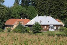 Nejstar�� d�m ve vesnici � myslivna z r. 1770