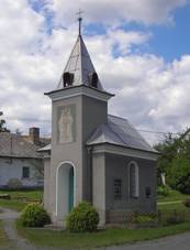 https://upload.wikimedia.org/wikipedia/commons/thumb/2/2d/Kaple_Panny_Marie_%28Ha%C4%8Dky%29.jpg/1280px-Kaple_Panny_Marie_%28Ha%C4%8Dky%29.jpg