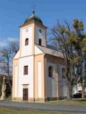 https://upload.wikimedia.org/wikipedia/commons/7/7e/Kaple_svat%C3%A9ho_Michala_v_Myslechovic%C3%ADch_%28Q94434386%29_01.jpg