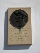 https://upload.wikimedia.org/wikipedia/commons/thumb/4/41/Myslechovice%2C_pam%C4%9Btn%C3%AD_deska_Jan_%C4%8Cep.jpg/800px-Myslechovice%2C_pam%C4%9Btn%C3%AD_deska_Jan_%C4%8Cep.jpg