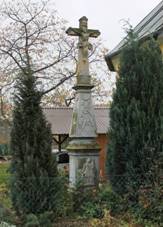 https://upload.wikimedia.org/wikipedia/commons/thumb/2/2f/K%C5%99%C3%AD%C5%BE_v_Ole%C5%A1nici_u_kaple_%28Q72740154%29.jpg/1024px-K%C5%99%C3%AD%C5%BE_v_Ole%C5%A1nici_u_kaple_%28Q72740154%29.jpg