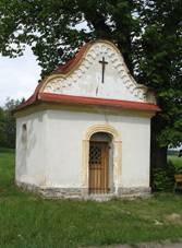 https://upload.wikimedia.org/wikipedia/commons/thumb/2/21/Sk%C5%99%C3%ADpov%2C_kapli%C4%8Dka.jpg/800px-Sk%C5%99%C3%ADpov%2C_kapli%C4%8Dka.jpg