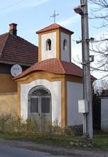 By�kovice, Dru�stevn� 75 a kaple.jpg