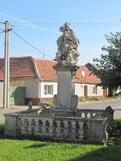 File:Doln� V�stonice, socha.jpg
