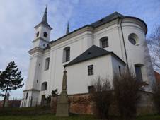 https://upload.wikimedia.org/wikipedia/commons/thumb/d/d2/Drnholec_-_kostel_Nejsv%C4%9Bt%C4%9Bj%C5%A1%C3%AD_Trojice.jpg/1024px-Drnholec_-_kostel_Nejsv%C4%9Bt%C4%9Bj%C5%A1%C3%AD_Trojice.jpg
