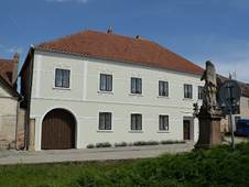 https://upload.wikimedia.org/wikipedia/commons/thumb/5/5d/Pouzd%C5%99any_-_usedlost_%C4%8Dp._11_obr03.jpg/1024px-Pouzd%C5%99any_-_usedlost_%C4%8Dp._11_obr03.jpg