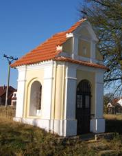https://upload.wikimedia.org/wikipedia/commons/thumb/8/88/Dra%C5%BE%C3%AD%C4%8D%2C_kapli%C4%8Dka_%282%29.JPG/1280px-Dra%C5%BE%C3%AD%C4%8D%2C_kapli%C4%8Dka_%282%29.JPG