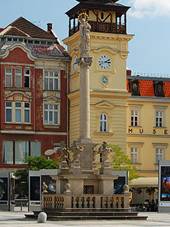 Soubor:Stara radnice Ostrava Morovy sloup 2009.JPG