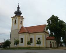 St�ed obce s kostelem sv. Franti�ka z Assisi