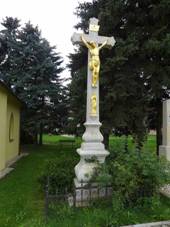 https://upload.wikimedia.org/wikipedia/commons/thumb/8/8e/Menhartice_-_krucifix.jpg/800px-Menhartice_-_krucifix.jpg
