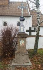 https://upload.wikimedia.org/wikipedia/commons/thumb/f/f7/Kostel_v%C5%A1ech_svat%C3%BDch%2C_P%C5%99eska%C4%8De_03_-_k%C5%99%C3%AD%C5%BE.jpg/800px-Kostel_v%C5%A1ech_svat%C3%BDch%2C_P%C5%99eska%C4%8De_03_-_k%C5%99%C3%AD%C5%BE.jpg